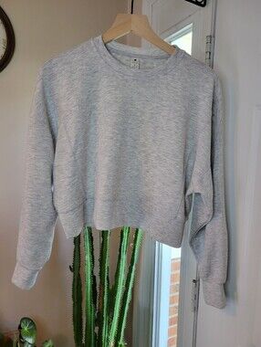 Yogalicious Heather Grey Cropped Athletic Soft Sweatshirt, Size Womens Small